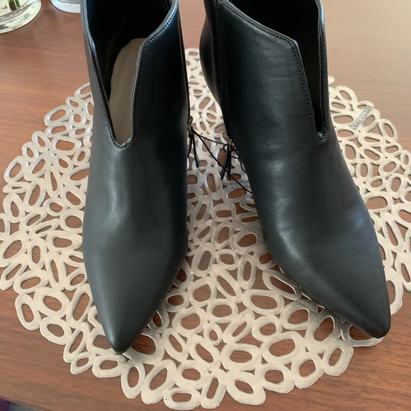 Tahari Boots - Picture 8 of 8